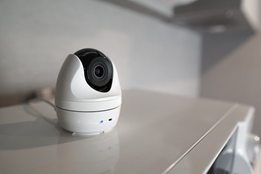 Ist es sicher, eine Überwachungskamera für den Innenbereich zu Hause zu nutzen?
